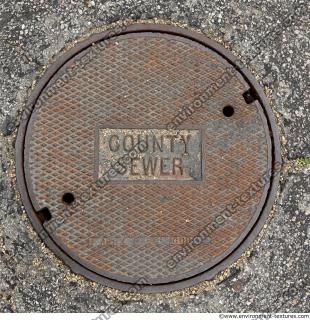 manhole cover rusty 0006